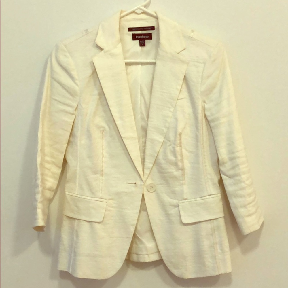 White blazer / off white